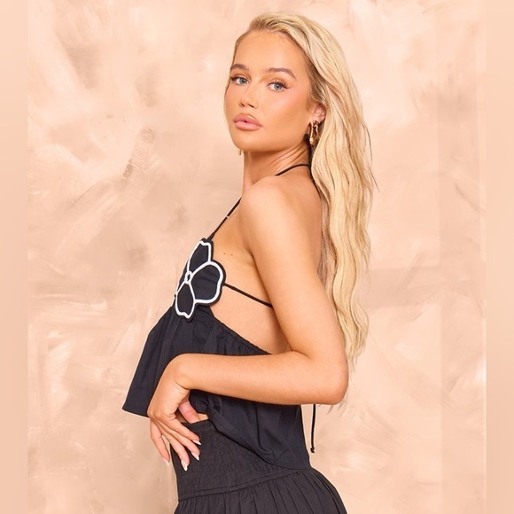 Pretty Little Thing Flower Bust Crop Top Black NWT Size 4 - Picture 3 of 7